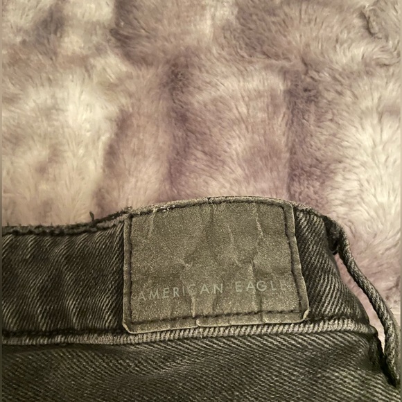 American Eagle High-Waisted Mom Jeans - Picture 3 of 4